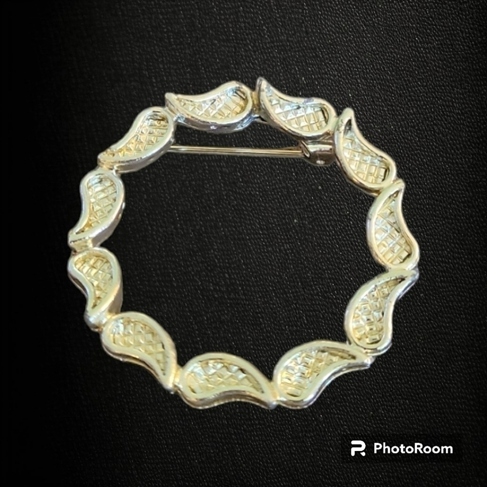 3/$30 VTG Silvertone Paisley Wreath Brooch Scarf Pin